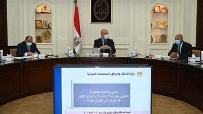 3 وزراء يناقشون مشروع اللائحة التنفيذية لقانون تنظيم الإعلانات على الطرق