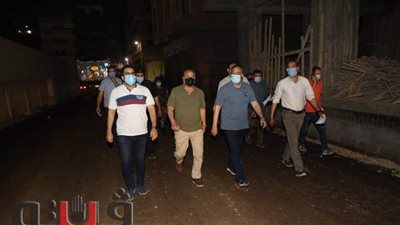 سيراً على الأقدام.. محافظ المنوفية يتابع تطبيق قرارات غلق المحال | صور