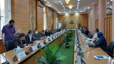 مجلس عمداء جامعة بنها يناقش استعدادات امتحانات نهاية العام الدراسى