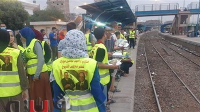 توزيع ألفي وجبة إفطار على ركاب القطارات بمحطتي الواسطى وبني سويف