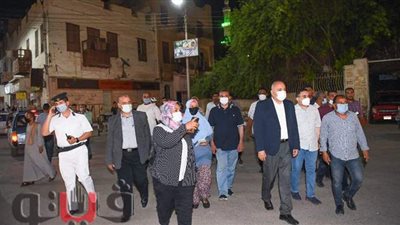 محافظ قنا يواصل جولاته المفاجئة لمتابعة الالتزام بقرارات غلق المحال التجارية