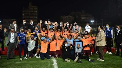 30 ألف مكافأة.. شباب الأمل يحتفل بالتتويج بأول كأس للميني فوتبول | صور