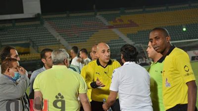 جهاز المحلة يحتج على محمد عادل عقب نهاية مباراة طلائع الجيش