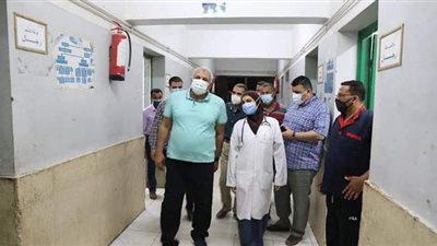 محافظ الوادي الجديد يزور مستشفى الخارجة العام