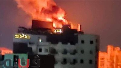 حريق هائل يلتهم الدور الأخير في فندق بانوراما بطنطا | فيديو