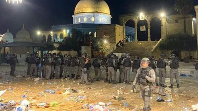 الشرطة الإسرائيلية تنسحب من المسجد الأقصى