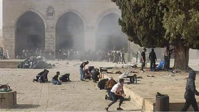 وإسلاماه وأقصاه.. صرخات سيدة مقدسية تشعل غضب مواقع التواصل | فيديو