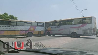 شلل مروري بطريق المنصورة ميت غمر بسبب حادث تصادم سيارتين | فيديو