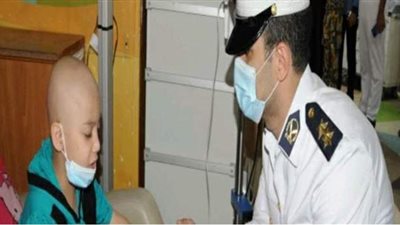 الداخلية تهدي المواطنين عبوات كحك احتفالًا بقرب حلول عيد الفطر