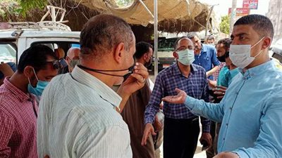 رئيس ملوي بالمنيا يتابع تطبيق الإجراءات الاحترازية في مواقف السيارات | صور