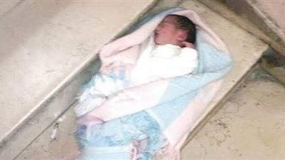 العثور على طفل حديث الولادة بجوار مسجد بالدقهلية