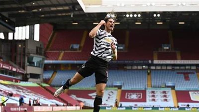 كافاني يمدد عقده مع مانشستر يونايتد لمدة موسم