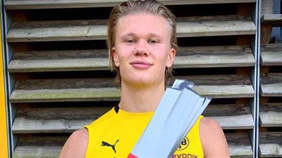 هالاند أفضل لاعب في الدوري الألماني عن شهر أبريل