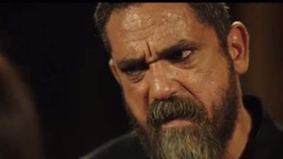 «نسل الأغراب».. لحظة استقبال غفران الغريب جثة ابنه سليم |فيديو