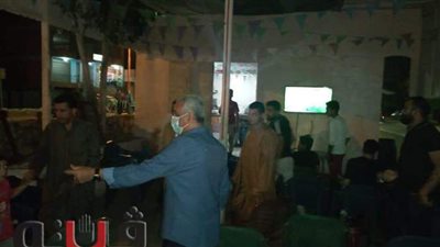 سكرتير مساعد بني سويف يداهم مقاهي بمركز ببا أثناء مباراة القمة | صور