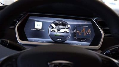 السائق الآلي بسيارة تيسلا موديل 3 ينجح في اختبار تجاوز المنحدرات | فيديو