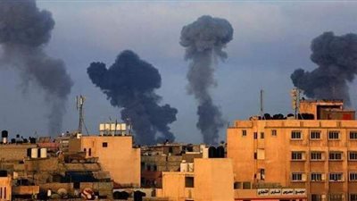 قوات الاحتلال الإسرائيلي تأمر بمواصلة الغارات على غزة