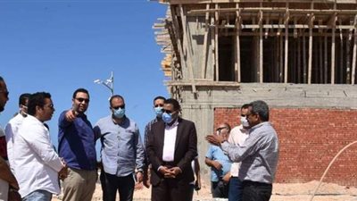 استعداداً للصيف.. محافظ مطروح يتابع التجهيزات بالشوارع والطرق | صور