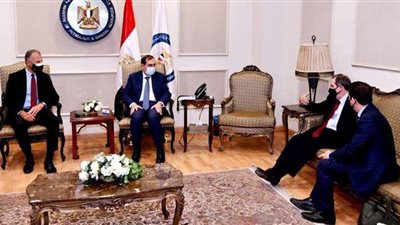 وزير البترول يبحث مع بكتل الأمريكية مشروع مجمع البتروكيماويات بالمنطقة الاقتصادية بقناة السويس