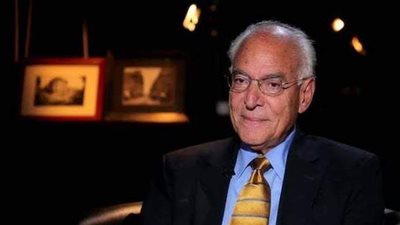 فاروق الباز: فخور بعملي بجامعة أسيوط وتدريب فريق كرة القدم