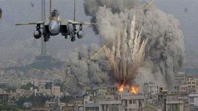 على رؤوس ساكنيه.. طيران الاحتلال يقصف برجا سكنيا في غزة