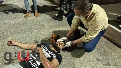 حن لمهنته.. محافظ الفيوم يوقف موكبه ويسعف مصابا في حادث سير | صور