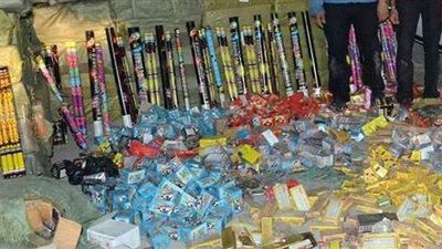 ضبط 18 ألف قطعة ألعاب نارية محظور تداولها بالأسواق داخل محل في القاهرة