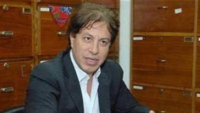 العناية الإلهية تنقذ أسرة ثروت سويلم من الموت بعد اصطدام سيارة طائشة بهم | صور