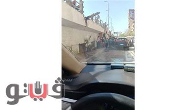 تصادم سيارة ملاكي بأحد الأعمدة أعلى كوبري المعرض فى طنطا