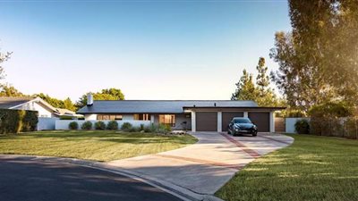 تسلا تواجه دعوى قضائية من متعاقدين أسقف شمسية