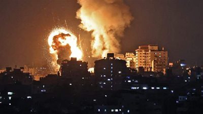 بـ15 صاروخاً .. غارات إسرائيلية جديدة تستهدف مجمعا حكوميا بغزة