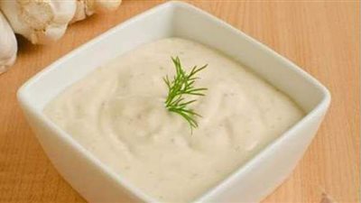 طريقة عمل الثومية بالزبادي