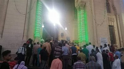وسط إجراءات مشددة.. توافد المصلين على مسجد المرسي أبو العباس لأداء صلاة العيد | صور