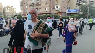 بسجادة الصلاة توافد المصلين على جامع عمرو بن العاص والصديق | صور