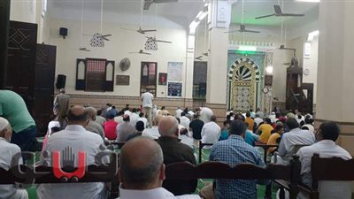 أهالي الغربية يؤدون صلاة عيد الفطر المبارك داخل المساجد