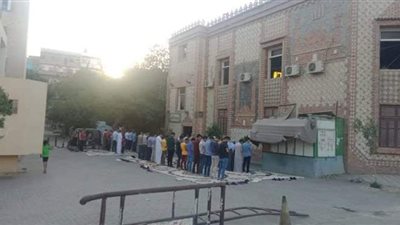 أهالى أسيوط يؤدون صلاة عيد الفطر المبارك وسط إجراءات احترازية مشددة | فيديو