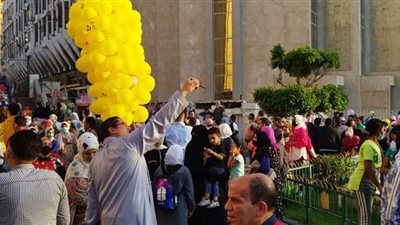 احتفال أطفال وشباب الإسكندرية بعيد الفطر بالسيلفي والبالونات | صور