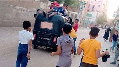 الرقص على المهرجانات بالتكاتك.. أبرز مظاهر احتفالات عيد الفطر بأسيوط | صور