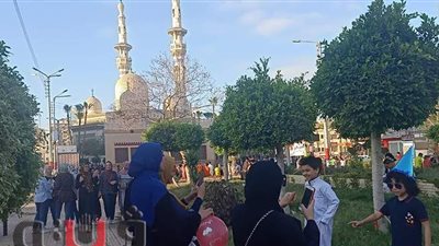 بالبلالين.. أطفال المنصورة يحتفلون بعيد الفطر المبارك | فيديو وصور