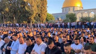 جبروت شعب لا يهاب الموت.. 100 ألف فلسطيني أدوا صلاة العيد بالمسجد الأقصى | صور