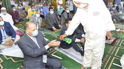 محافظ أسيوط يهنئ المواطنين ويشيد بتطبيق الإجراءات الاحترازية | فيديو