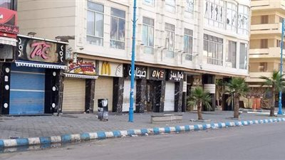 رغم زحام الكورنيش.. خلو شوارع مرسى مطروح من المواطنين | فيديو وصور