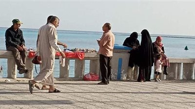 مخالفات بالجملة.. تفاصيل الساعات الأولى باحتفالات عيد الفطر في مطروح