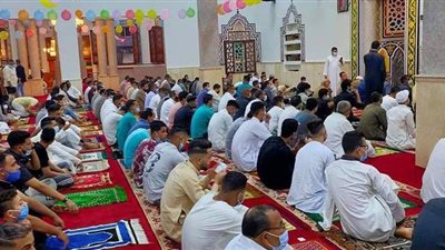 البلالين تزين مساجد المنوفية احتفالا بالعيد | صور