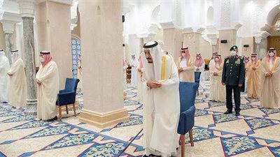 أين أدى ملوك ورؤساء وقادة الدول صلاة عيد الفطر وسط كورونا