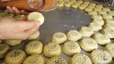 ابتدعه الفراعنة وحاربه صلاح الدين.. كعك العيد صناعة مصرية أصيلة