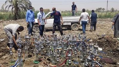 إعدام ٣٠٠ شيشة بسوهاج وتشميع ١٧ مقهى ومحلا مخالفا