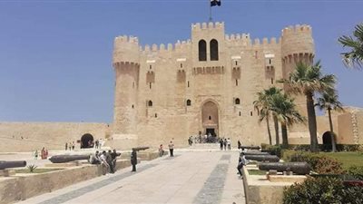 إقبال متوسط على قلعة قايتباي في الإسكندرية وسط إجراءات احترازية مشددة | صور