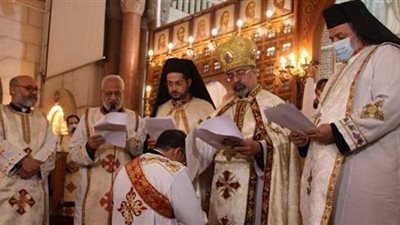 بطريرك الكاثوليك يرسم كاهنا جديدا بكاتدرائية القديس أنطونيوس