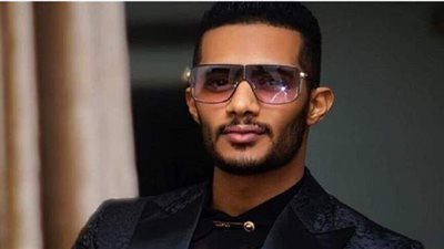 محمد رمضان يحتفل بعيد الفطر مع جمهوره بالشارع